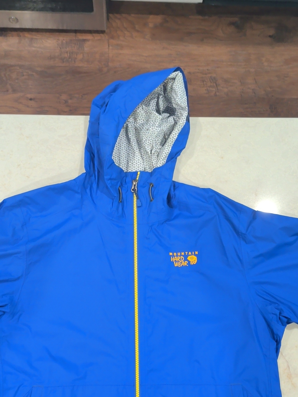 Mountain Hardwear  Royal Blue Hooded Rain Jacket with Yellow Accents Men Large